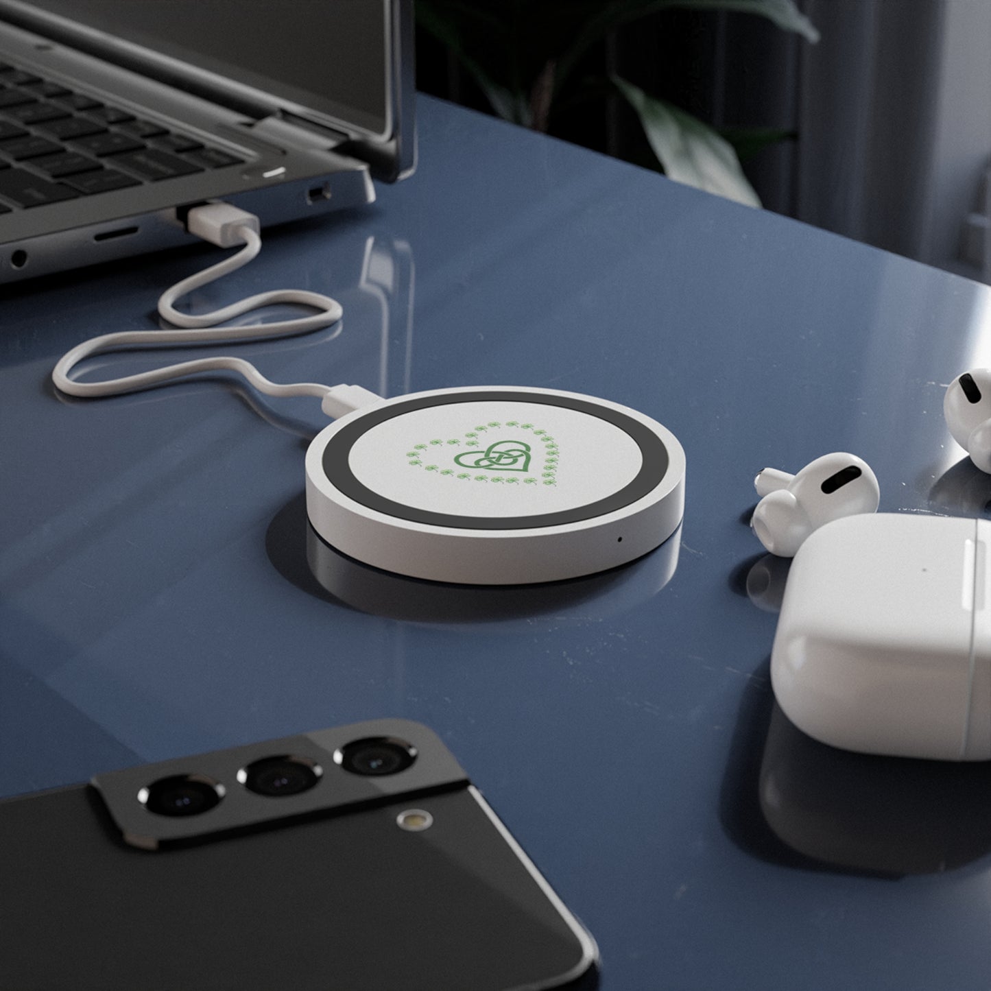 Irish Hearts Quake Wireless Charging Pad