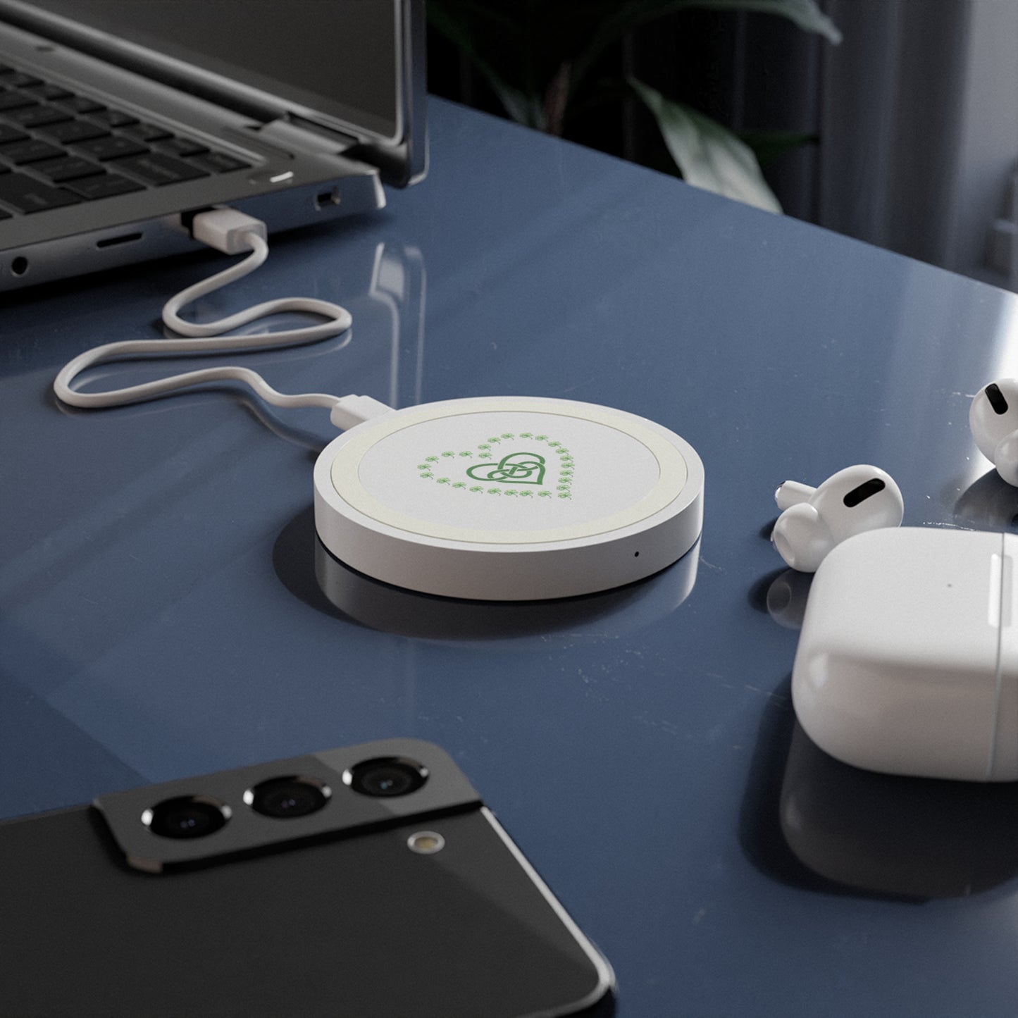 Irish Hearts Quake Wireless Charging Pad